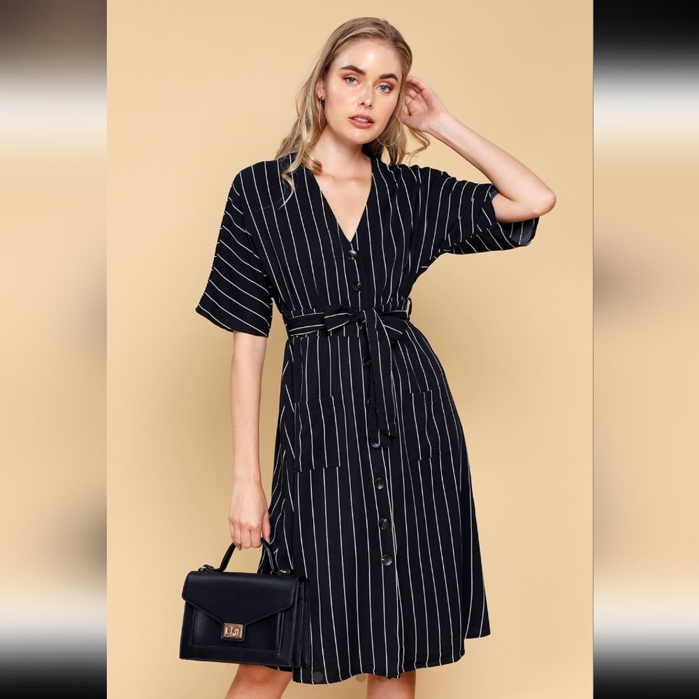 Charlotte Russe Women's Black Striped Short Sleeve Midi Dress Size Small